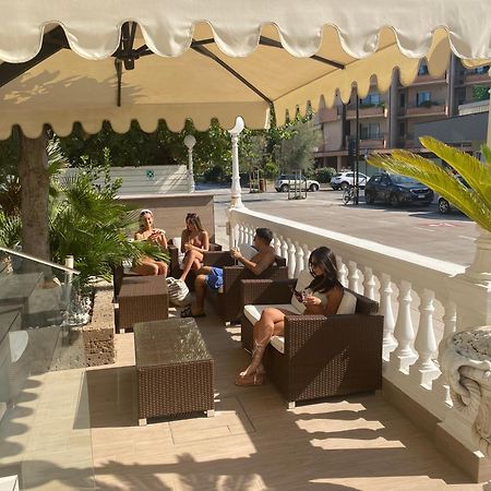 Hotel Caesar Paladium Rimini Buitenkant foto