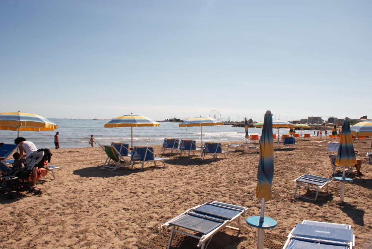 Hotel Caesar Paladium Rimini Buitenkant foto