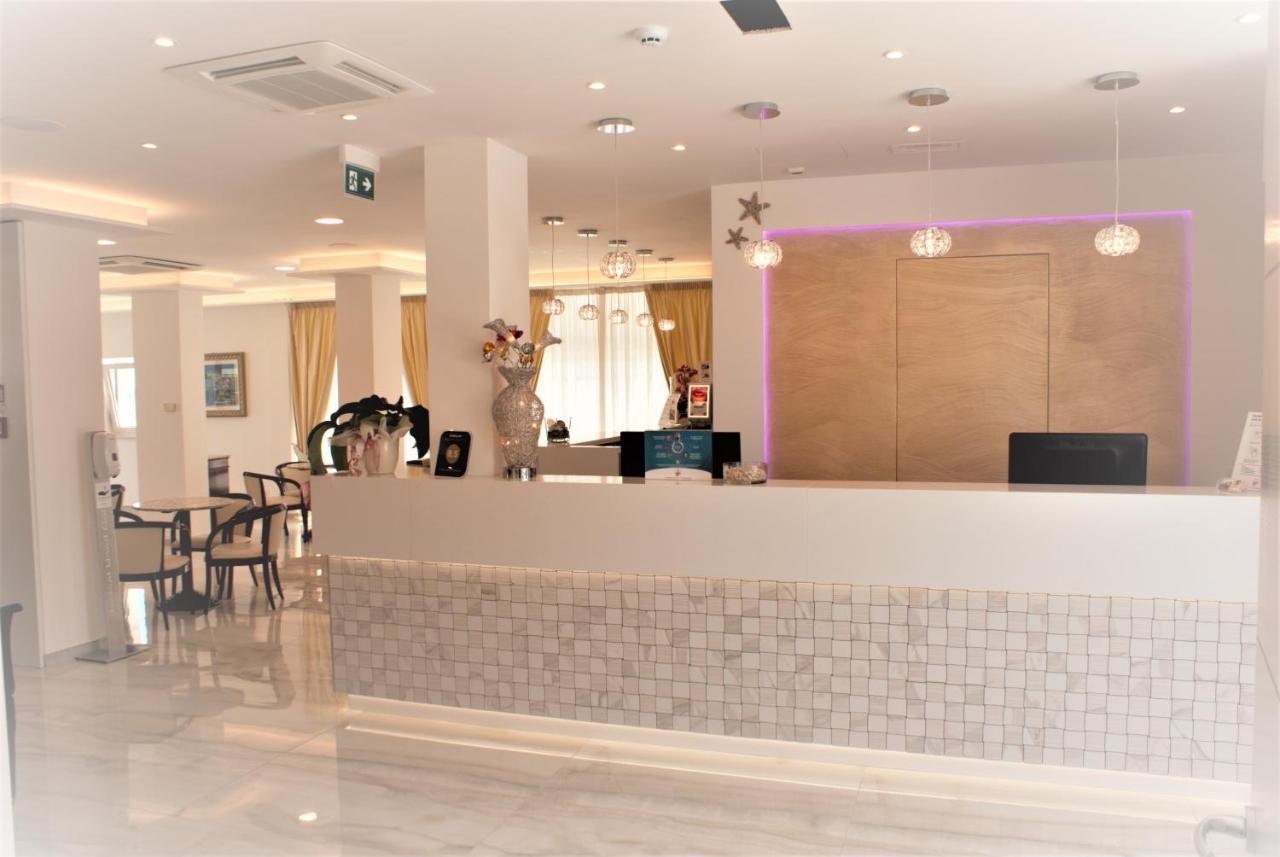 Hotel Caesar Paladium Rimini Buitenkant foto