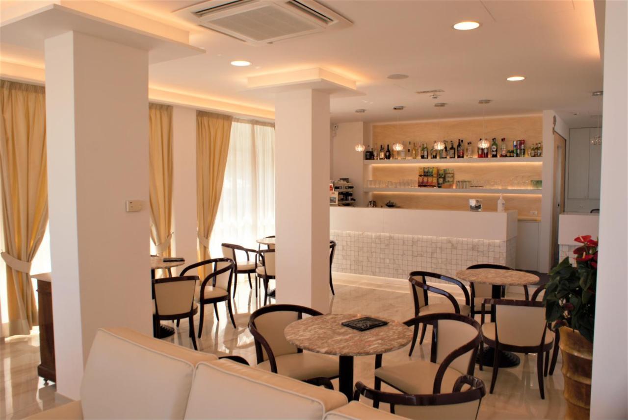 Hotel Caesar Paladium Rimini Buitenkant foto