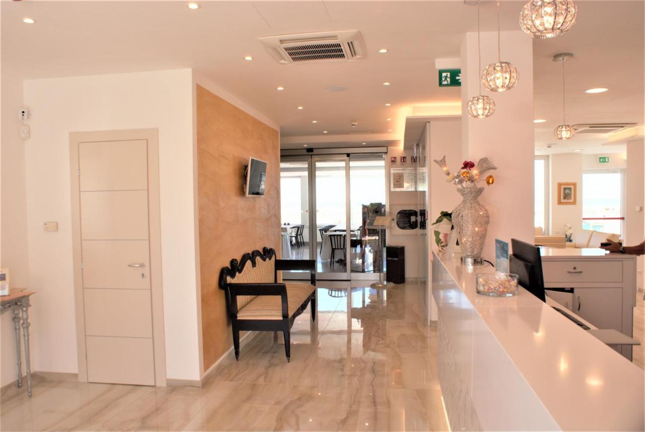 Hotel Caesar Paladium Rimini Buitenkant foto
