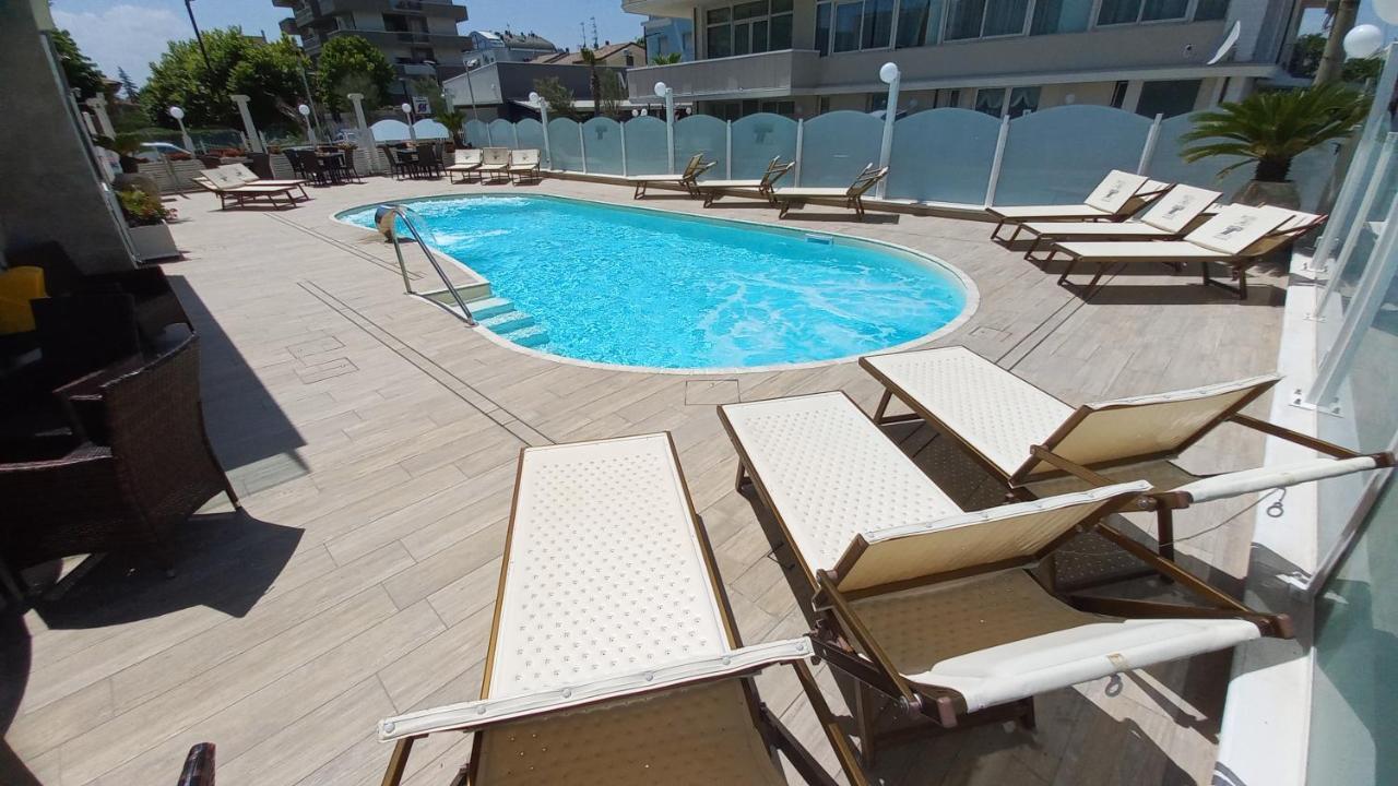 Hotel Caesar Paladium Rimini Buitenkant foto
