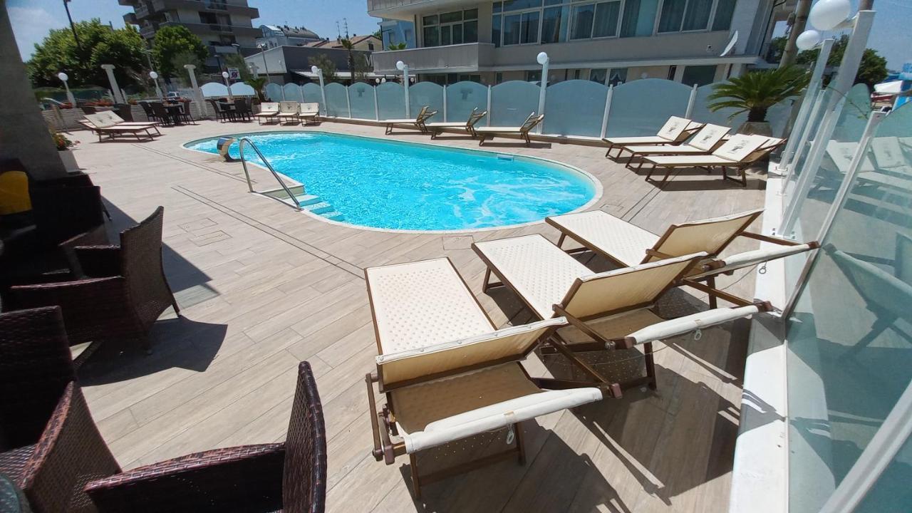 Hotel Caesar Paladium Rimini Buitenkant foto