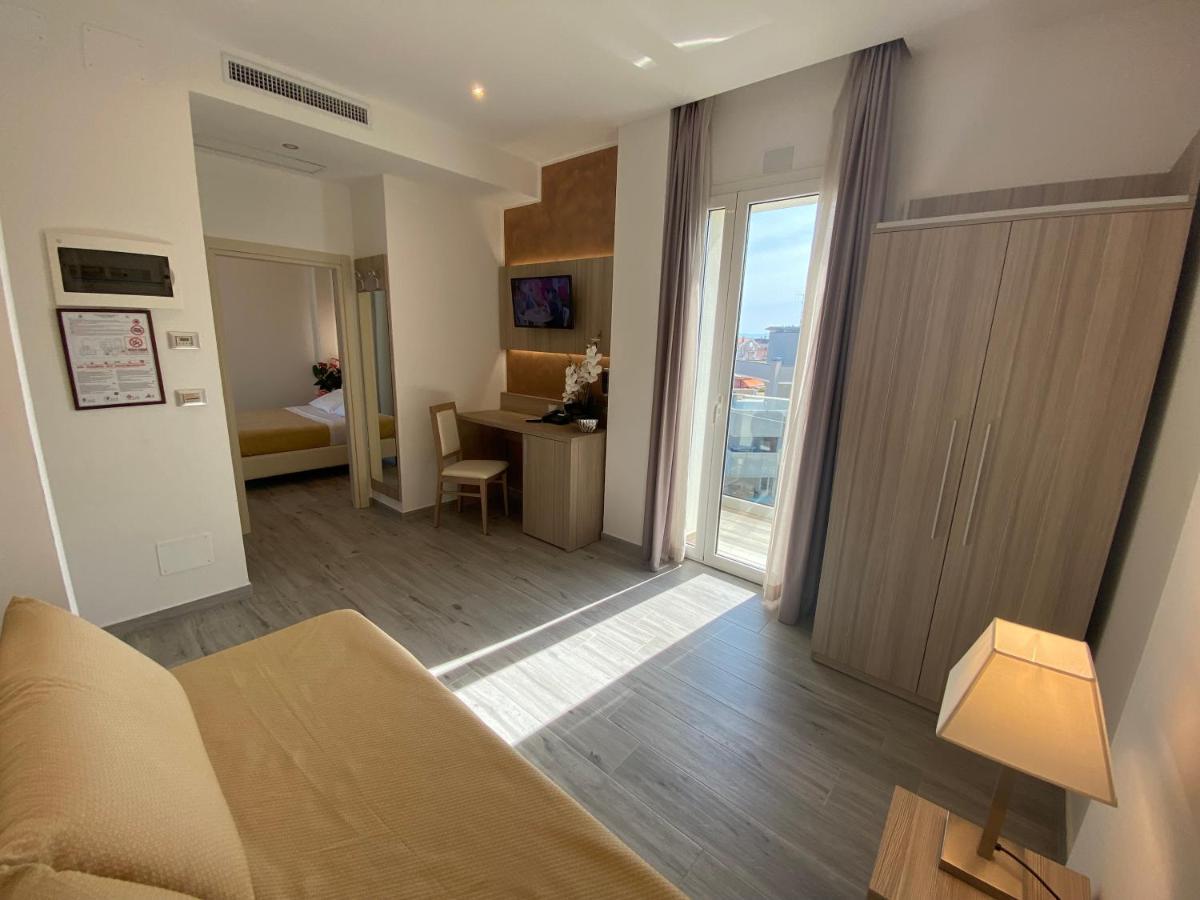 Hotel Caesar Paladium Rimini Buitenkant foto