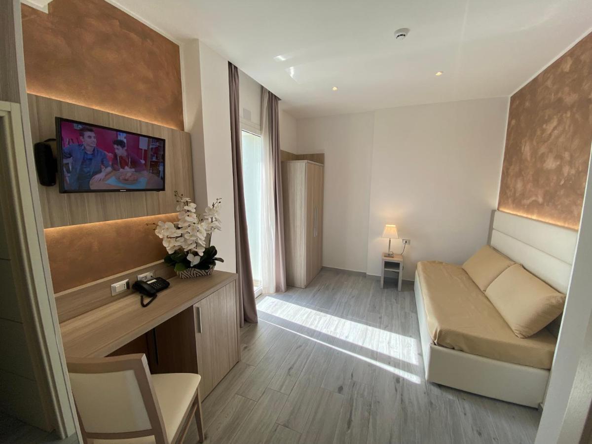 Hotel Caesar Paladium Rimini Buitenkant foto