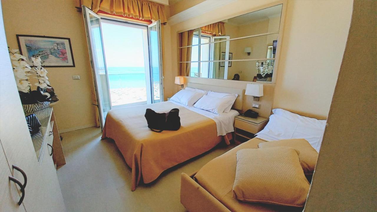 Hotel Caesar Paladium Rimini Buitenkant foto