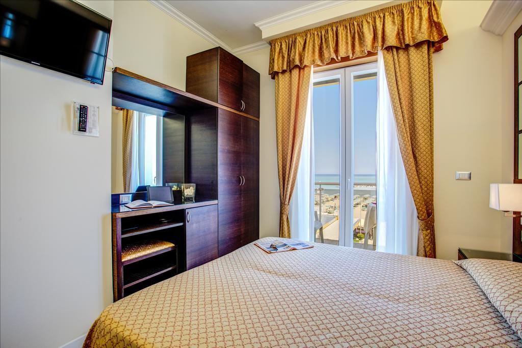 Hotel Caesar Paladium Rimini Kamer foto