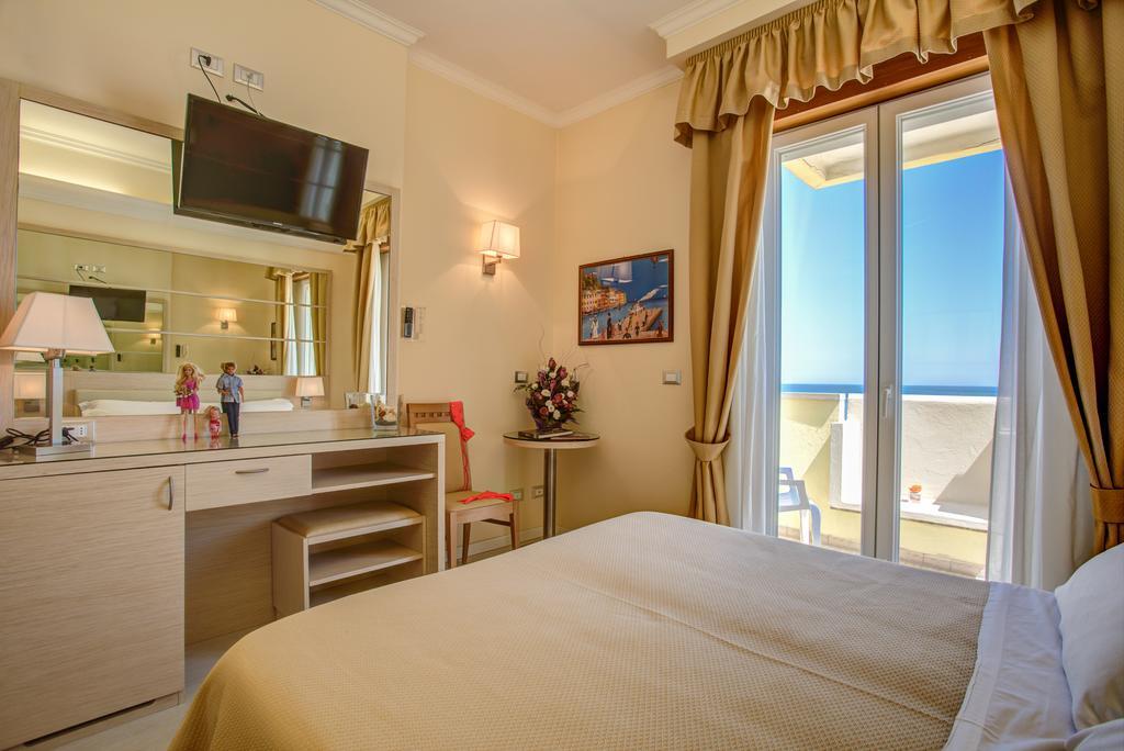 Hotel Caesar Paladium Rimini Kamer foto