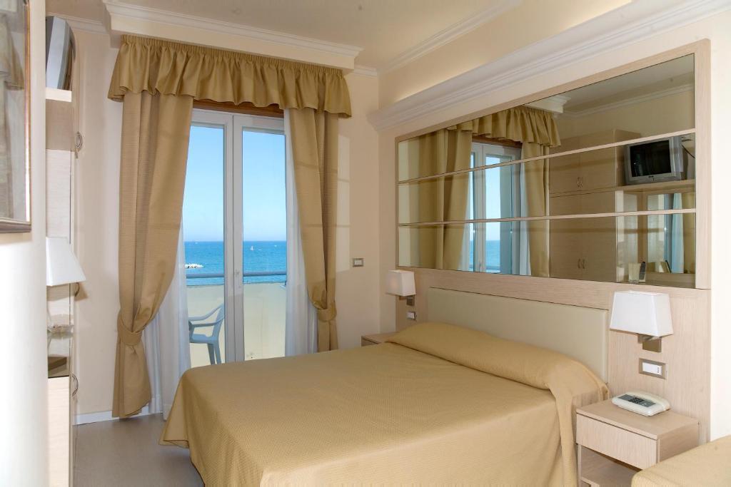 Hotel Caesar Paladium Rimini Kamer foto