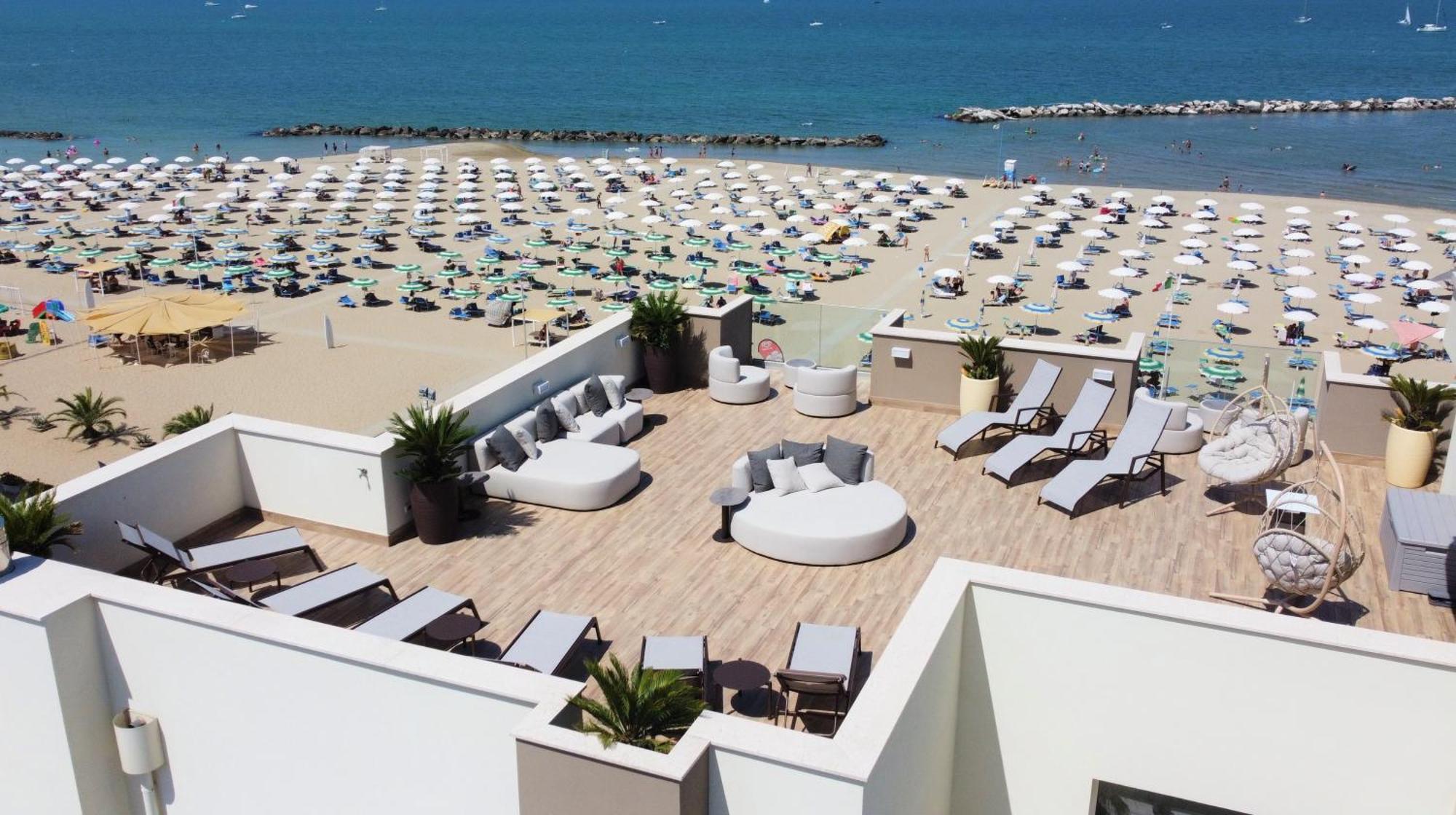 Hotel Caesar Paladium Rimini Buitenkant foto