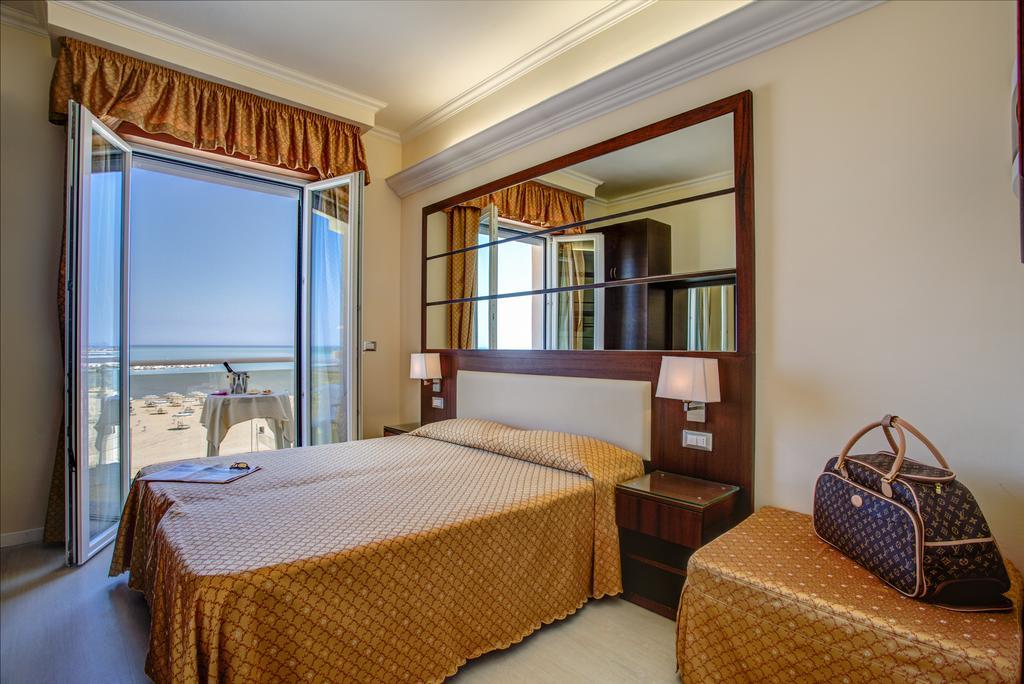 Hotel Caesar Paladium Rimini Kamer foto