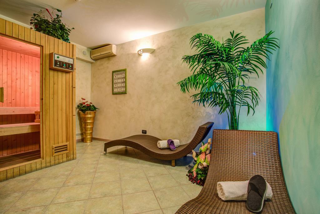Hotel Caesar Paladium Rimini Buitenkant foto
