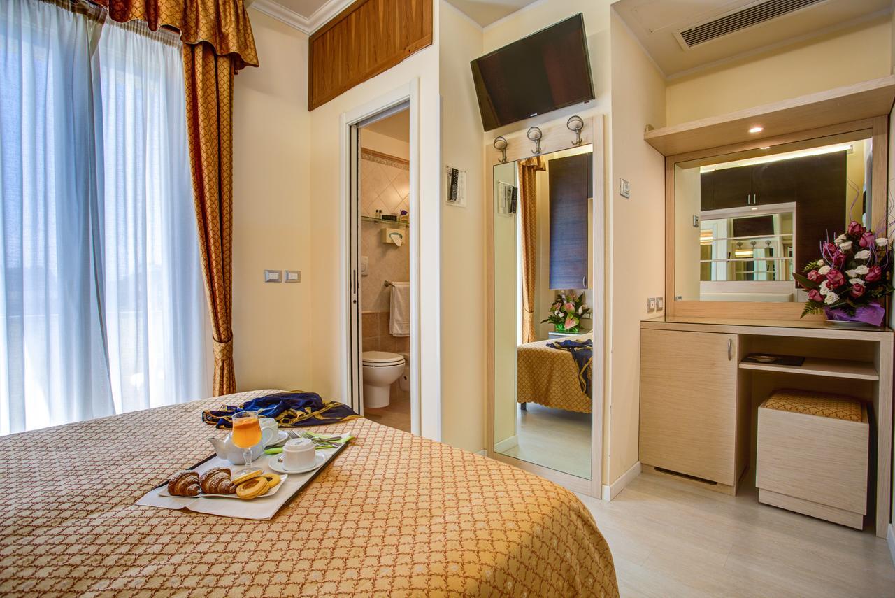 Hotel Caesar Paladium Rimini Buitenkant foto