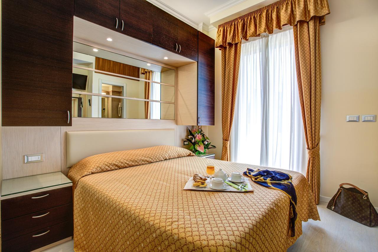 Hotel Caesar Paladium Rimini Buitenkant foto