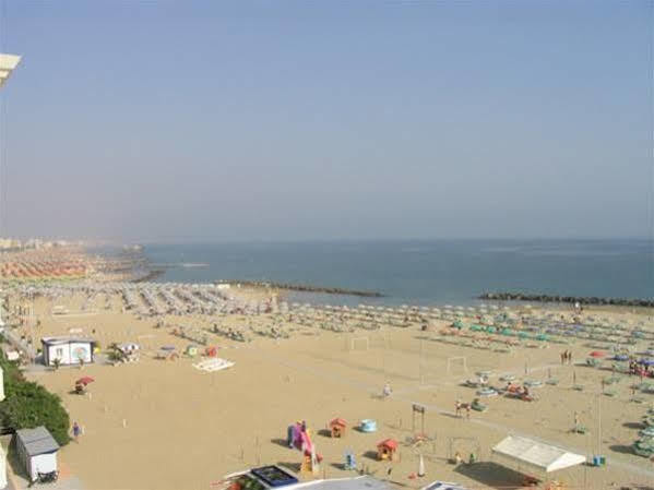 Hotel Caesar Paladium Rimini Buitenkant foto